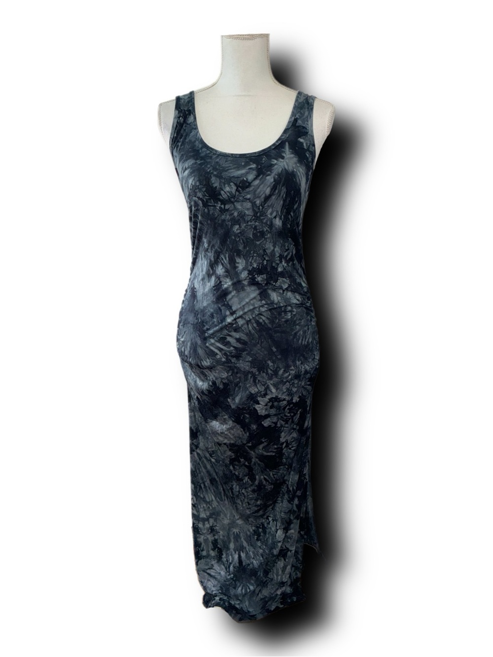 Smallshow Sleeveless Black and Grey Tie Dye Maternity Maxi Dress w Ruched Sides - Picture 4 of 5